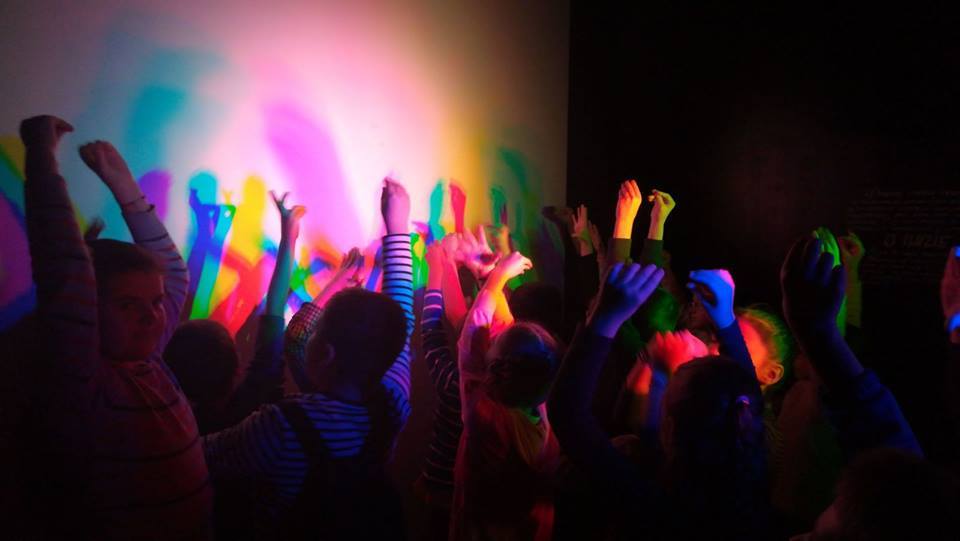 42800929_326369077916508_1469749186059567104_n